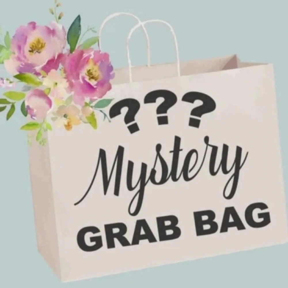 ✨A GIRLY MYSTERY BUNDLE OF TREASURES✨ - Picture 5 of 9